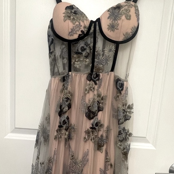 FashionNova Such A Dream Maxi Dress Blush Gray Corset Size Small 2/4 Cocktail - Picture 10 of 13